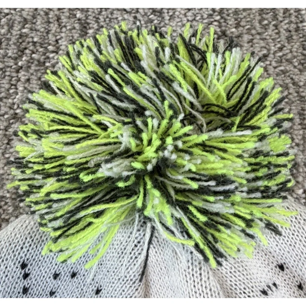 Real Madrid Licensed Winter Beanie Hat Tossle Cap With Pom One Size Fits‎ Most